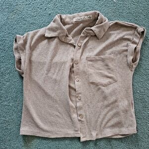 Short sleeve button up